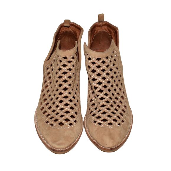JEFFREY CAMPBELL $230 Taggart Ankle Bootie Beige Suede Cutout Size 8.5 - Picture 4 of 6